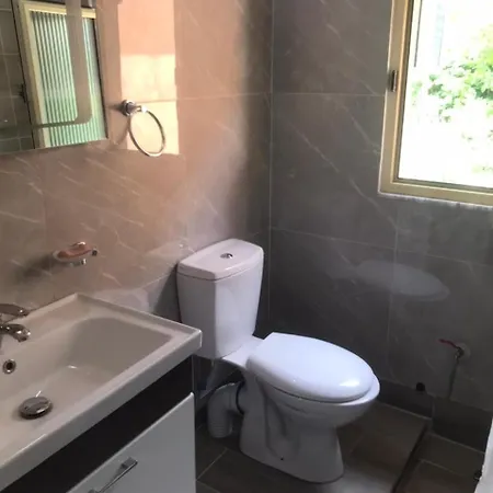 Cozy Riverside Lejlighed